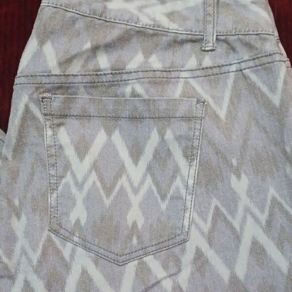 LANE BRYANT tribal chevron print jeans - Picture 3 of 5
